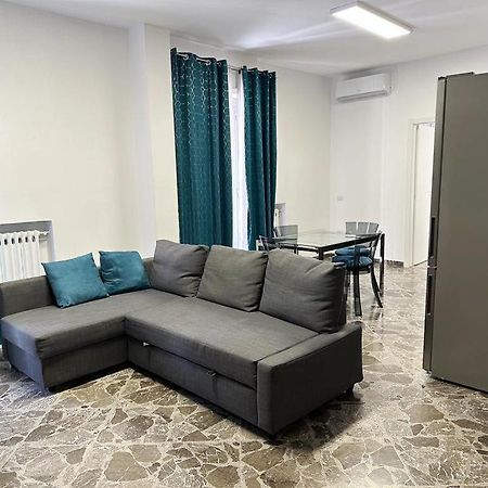 Lb&B Holiday Suite Downtown Bari Exteriör bild